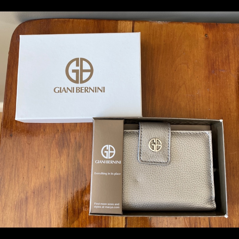 NWT Giani Bernini leather Wallet -Pewter